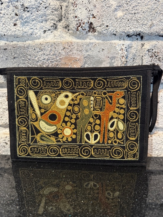 Vintage Handbags - Vintage Embroidered Peruvian Wristlet Clutch